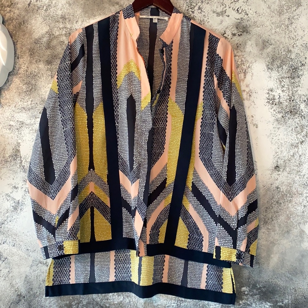 Geometric print blouse. Size Medium.